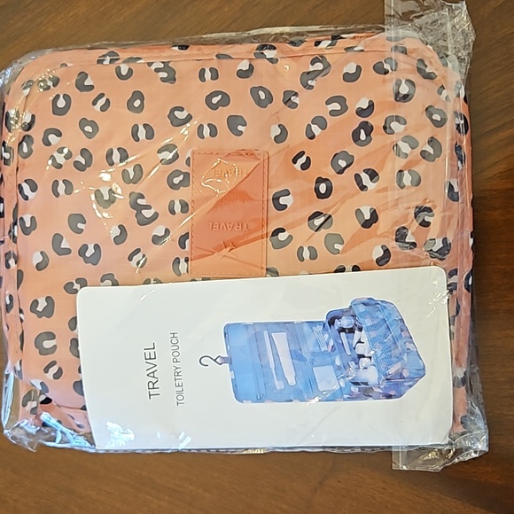 NWT Travel Toiletry Pouch, Hanging, Multi-Compartment Animal Print in Pink - Picture 8 of 8